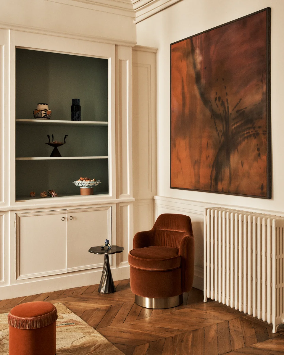 Ultra Violet — Armchair in the corner of the living room