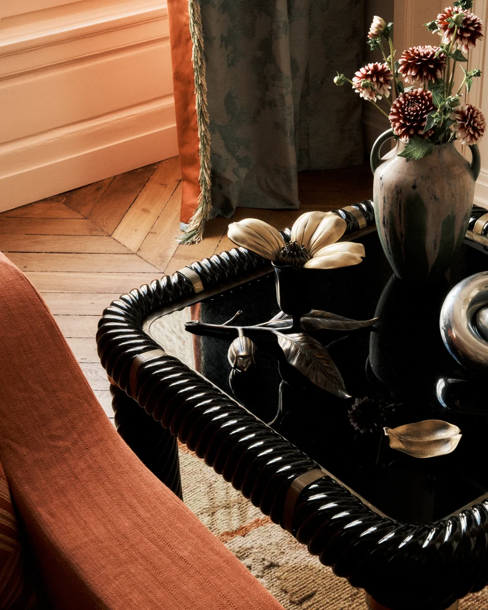 Ultra Violet — Detail of the side table
