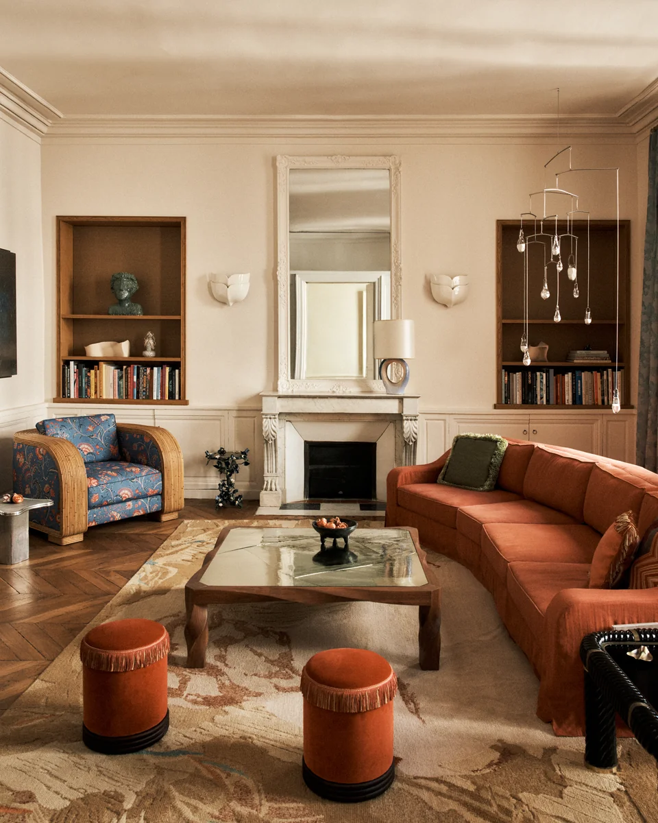 Ultra Violet — Overall view of the living room