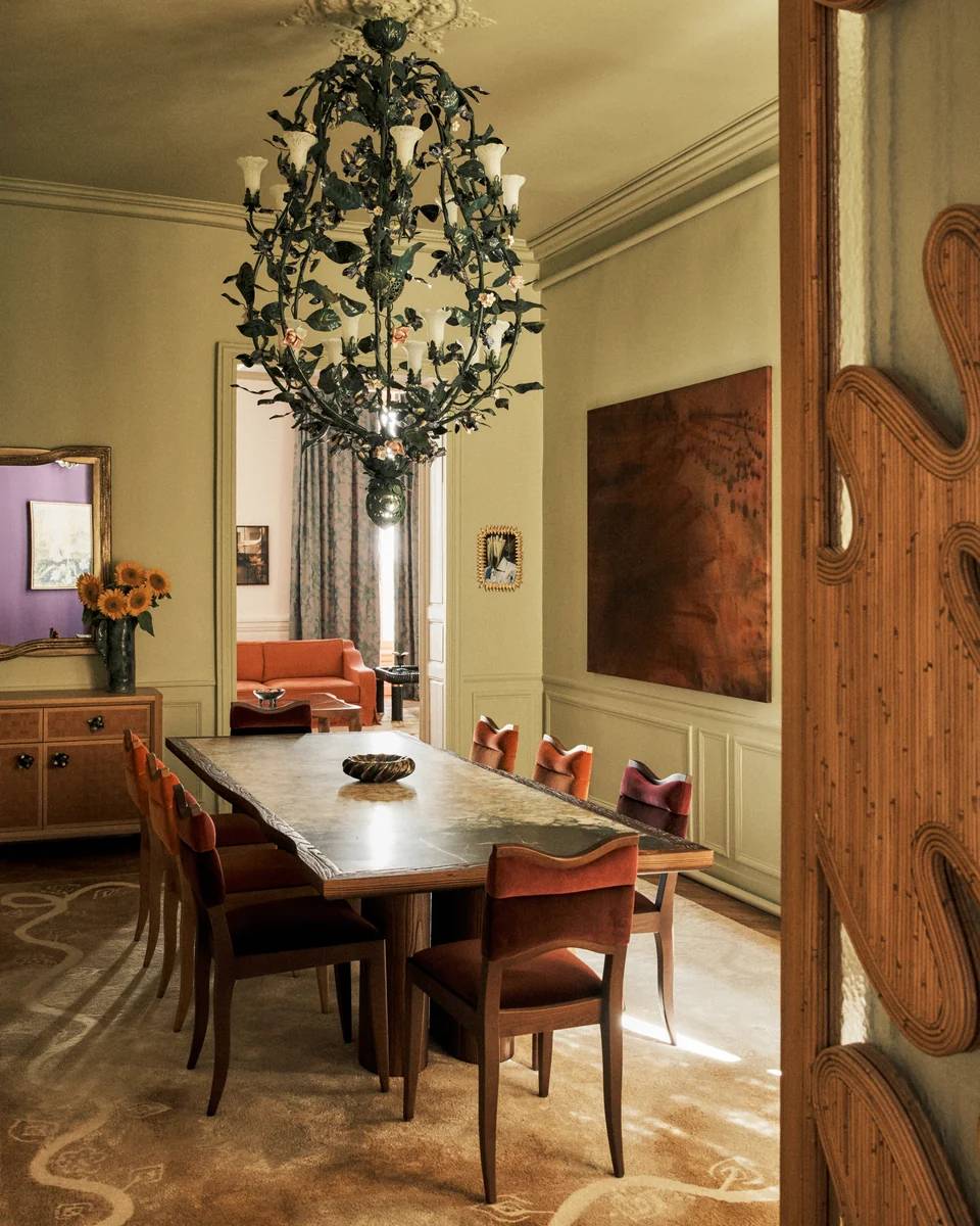 Ultra Violet — Dining table and chandelier