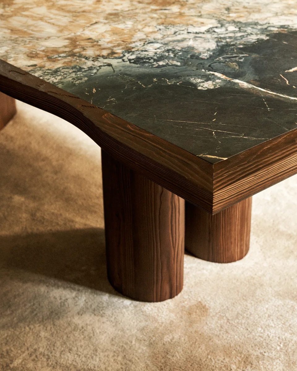 Ultra Violet — Detail of the dining table